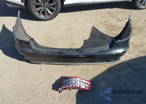 2014 Mercedes-Benz E 350 z USA, uszkodzony, nr VIN WDDHF5KB6EA815422